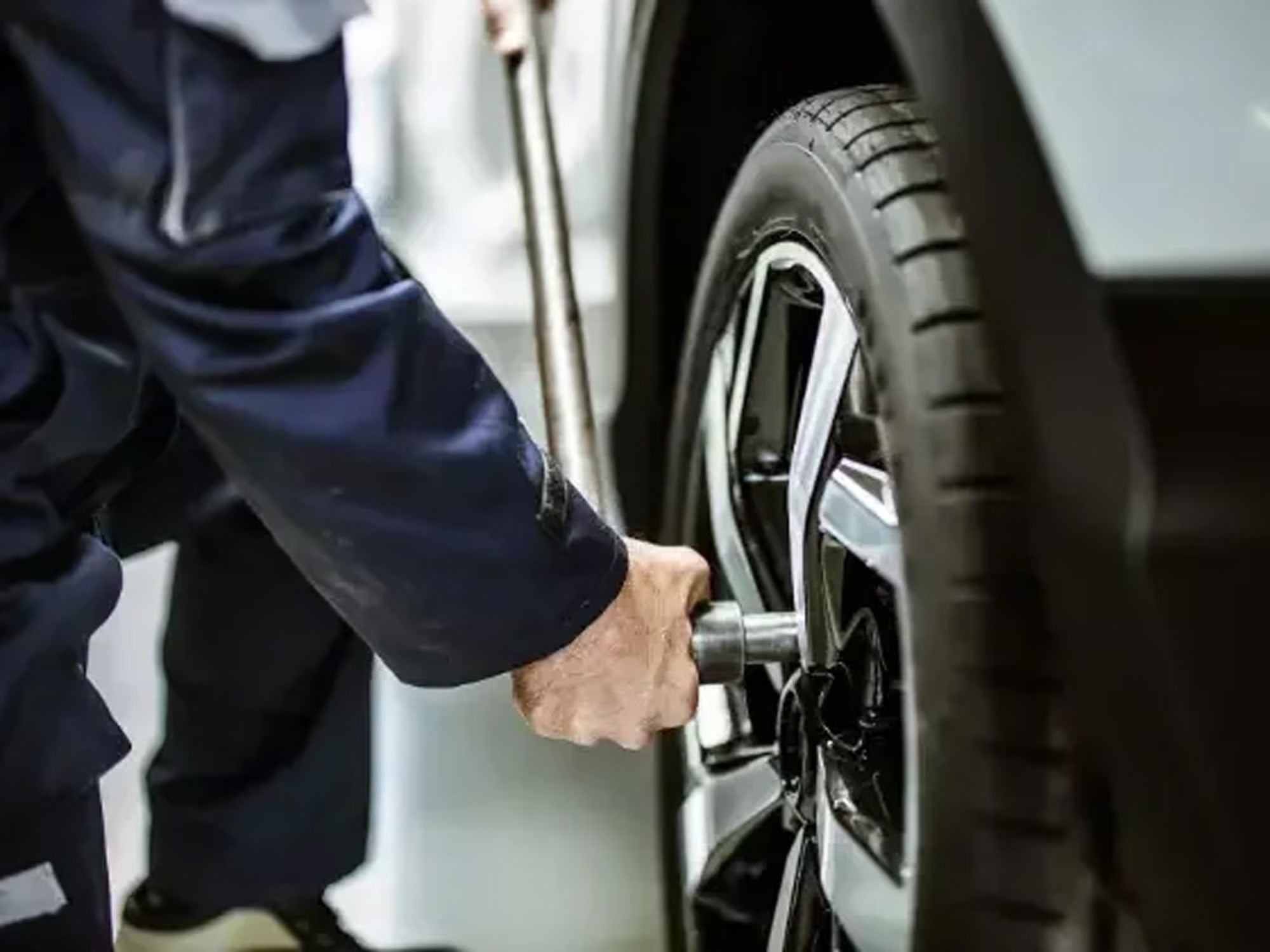 Troca de pneus segura você faz na Chevrolet Sabenauto Cruzeiro