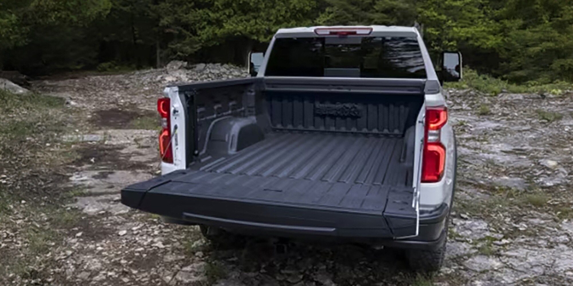 A tampa traseira da Silverado 2025 pode ser aberta por botões da cabine