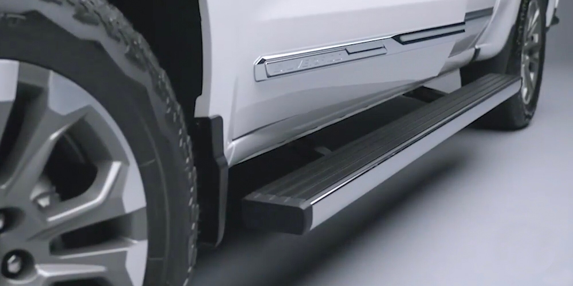 Silverado 2025 equipada com estribos elétricos retráteis