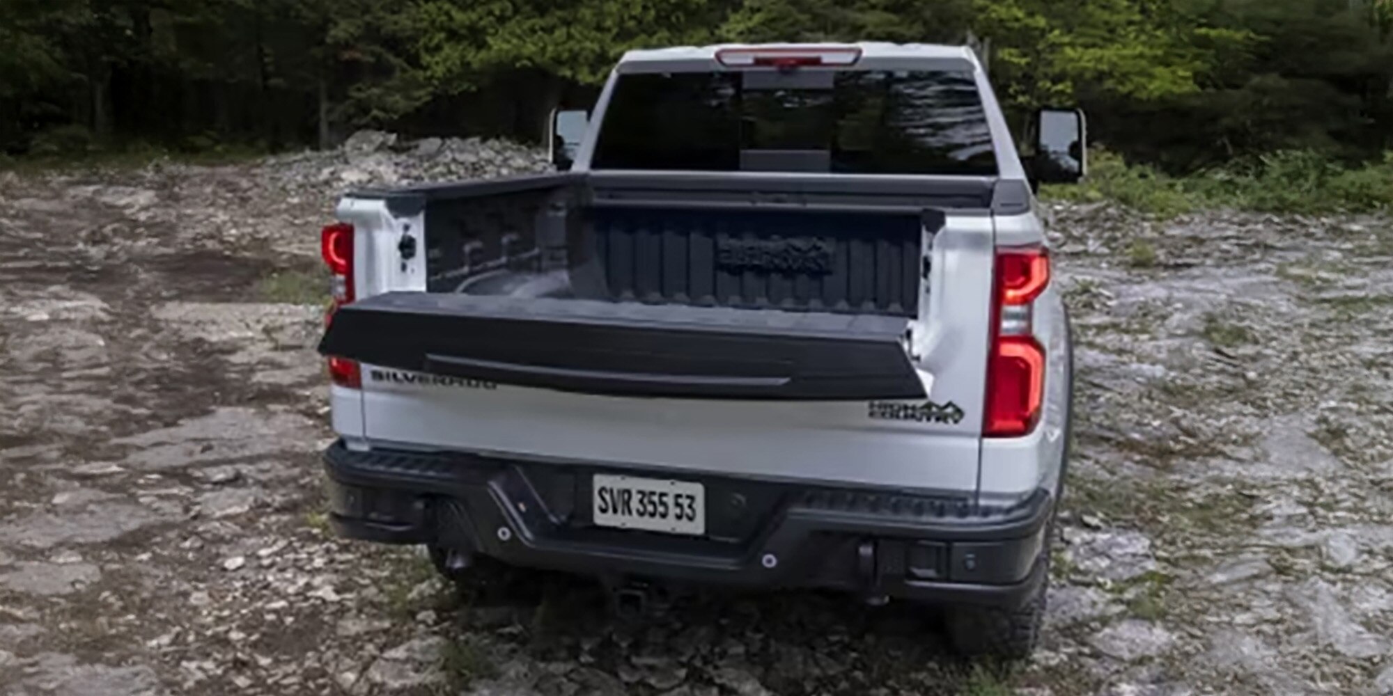 A tampa traseira da Silverado 2025 pode virar uma mesa auxiliar