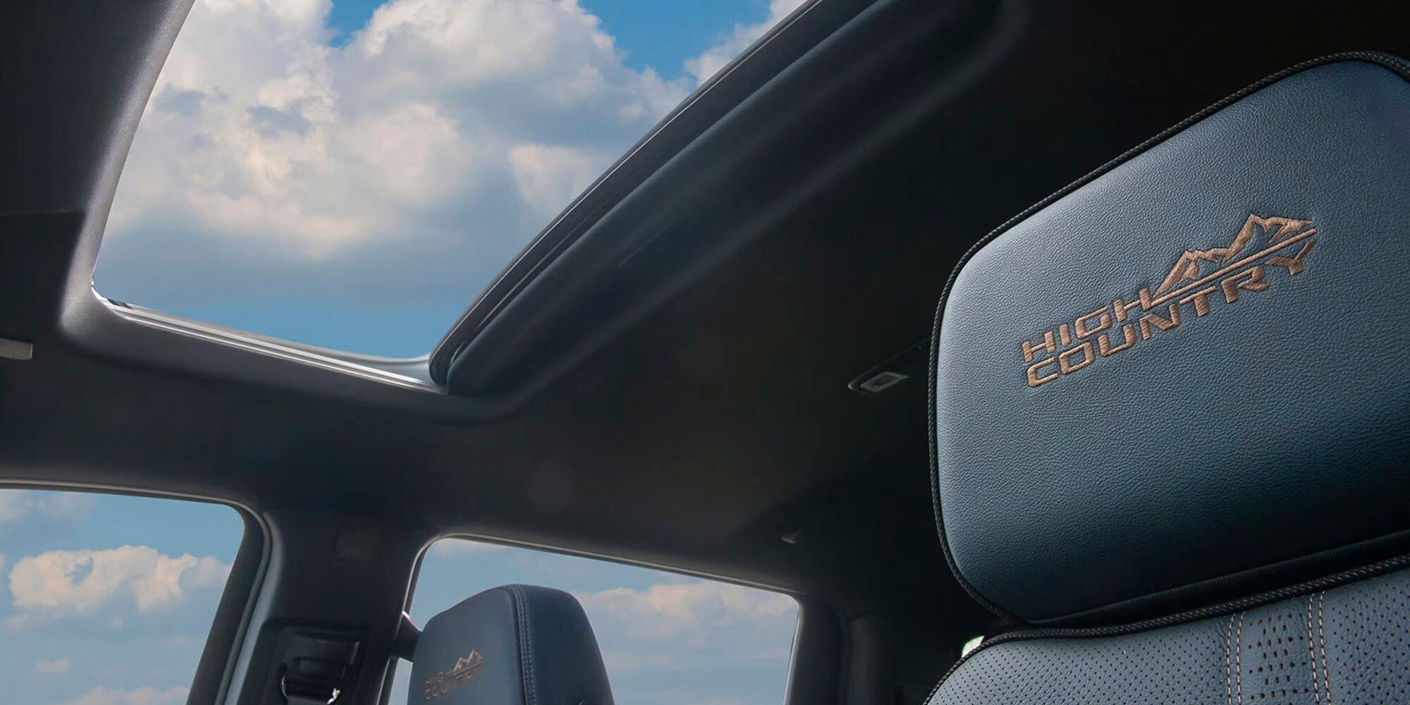 Silverado 2025 equipada com teto solar elétrico